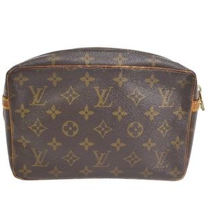 📍Sold📍Authentic Louis Vuitton Clutch